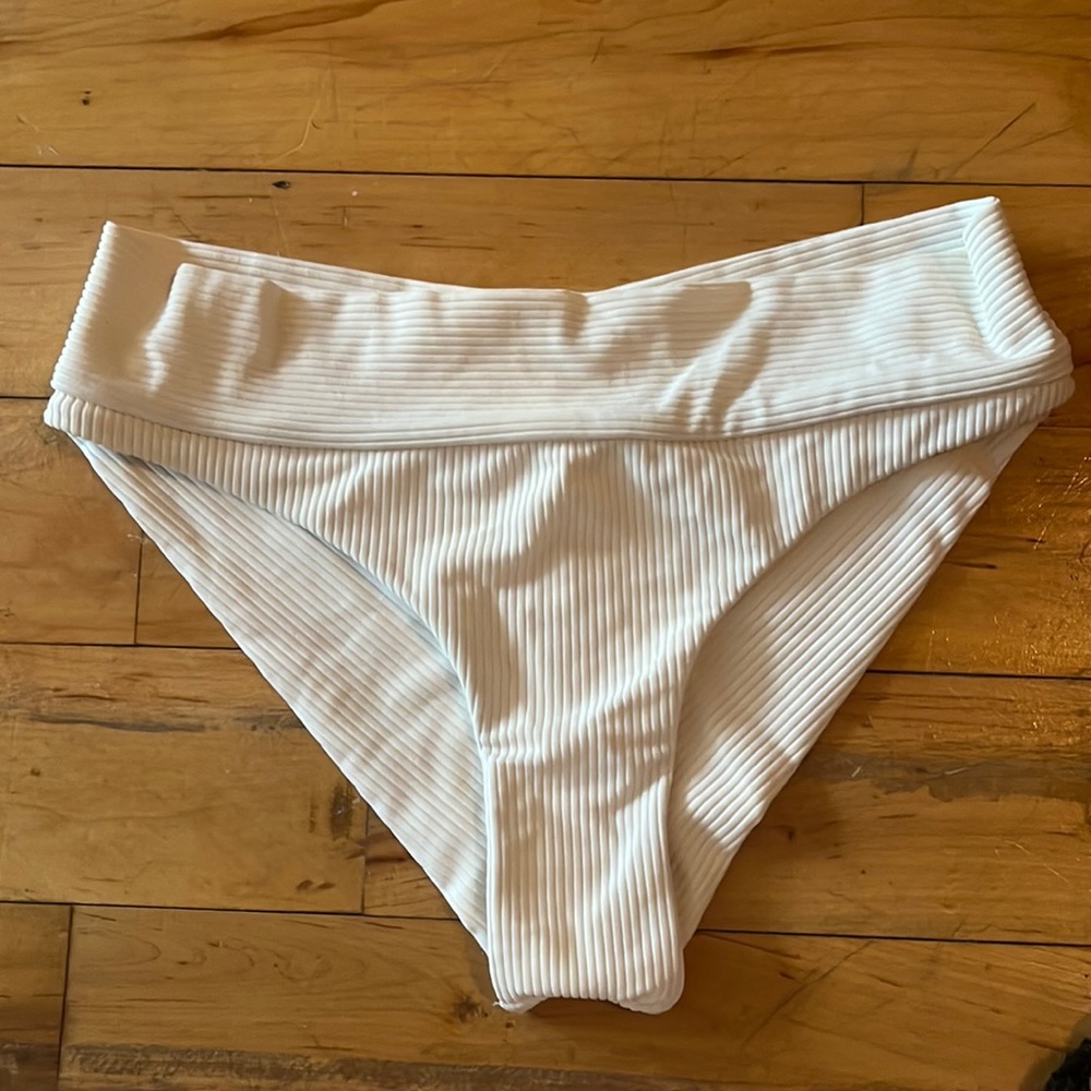 Frankie’s off white ribbed bikini bottom medium - white